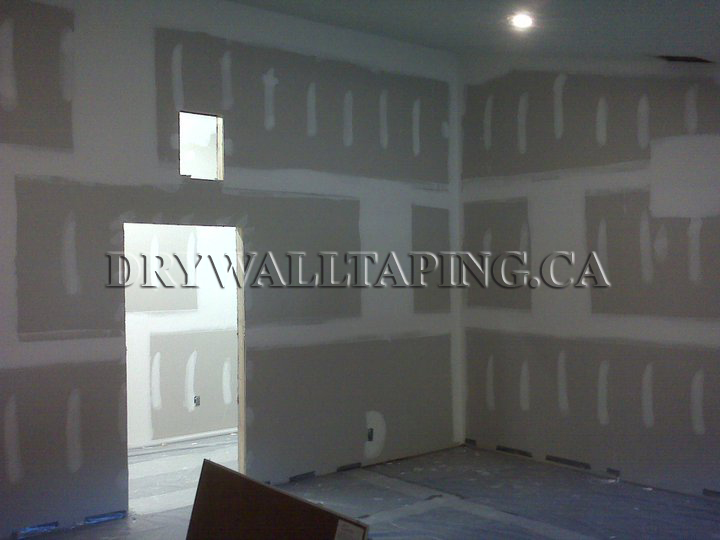 Mudding And Taping Drywall Installation